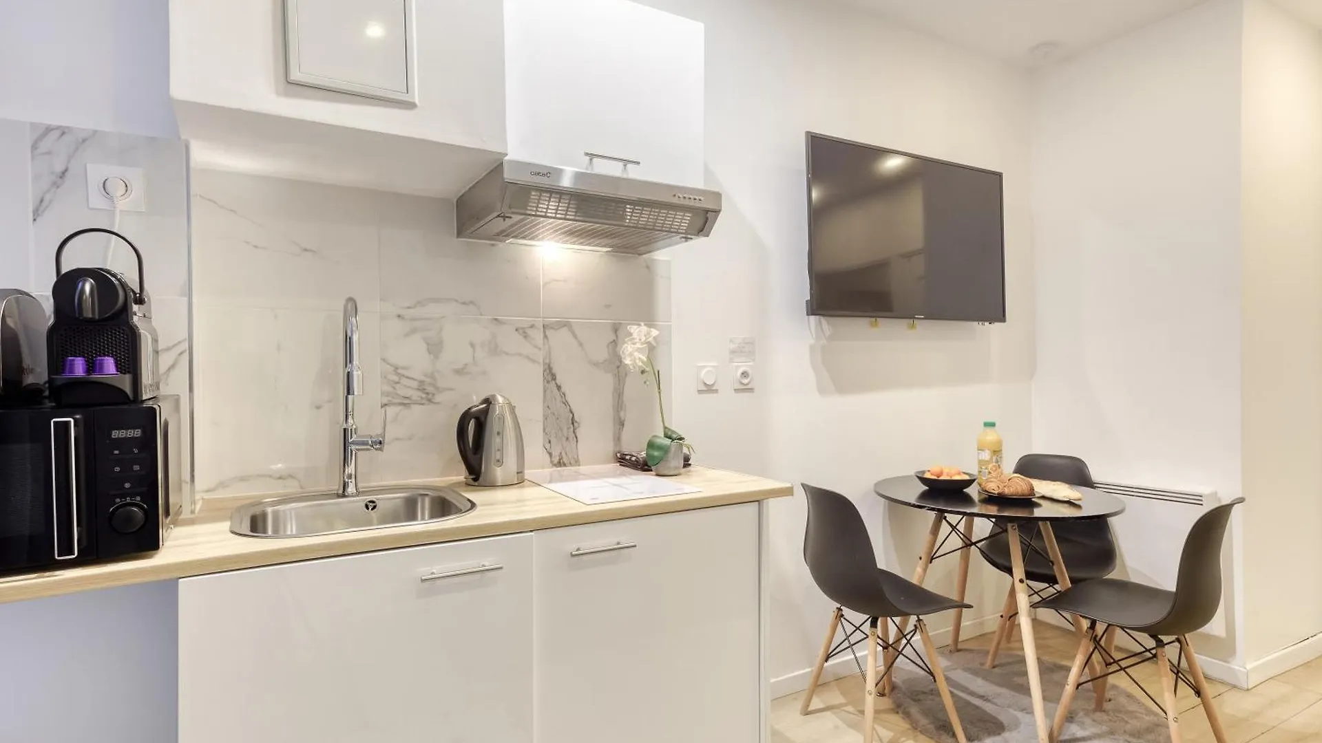Studio Parisien Proche Tour Eiffel - 3 Min Metro Apartment Paris