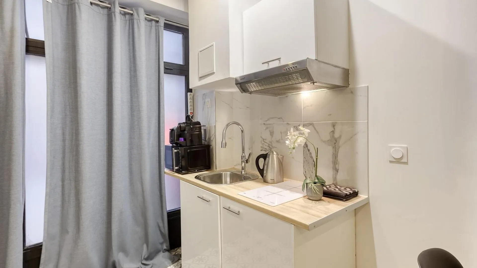 Studio Parisien Proche Tour Eiffel - 3 Min Metro Appartamento